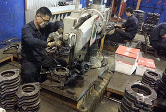 Production equipment of casting pipe clamp